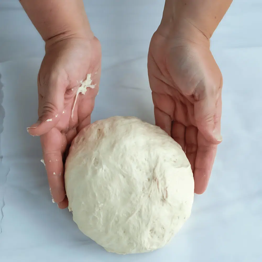 Vormen en laten rijzen van het deeg