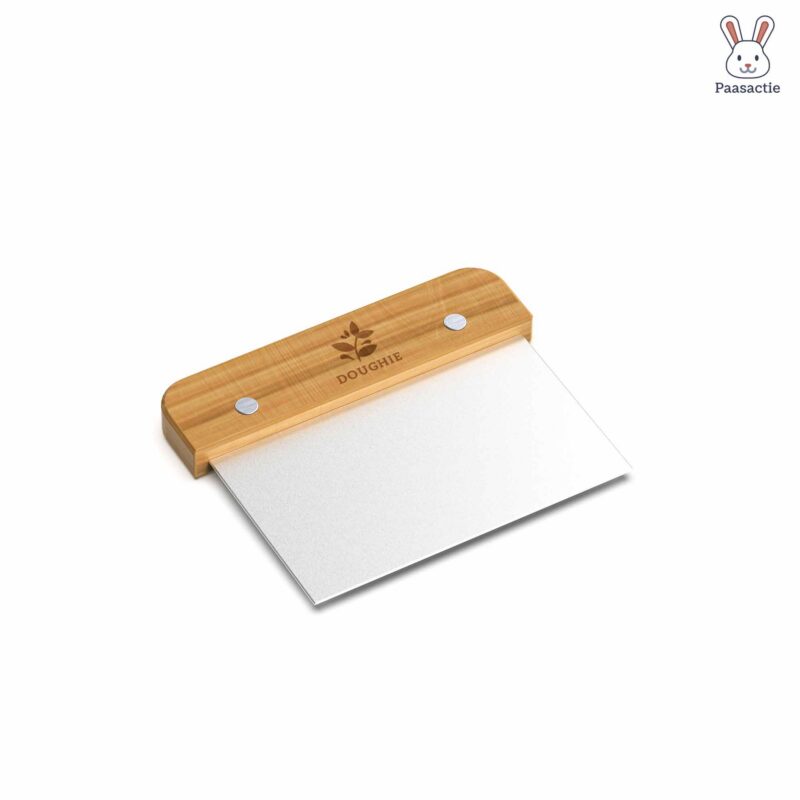 Metalen deegsnijder met houten handvat